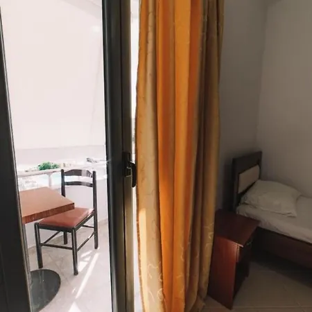 Deti Jon Hotel